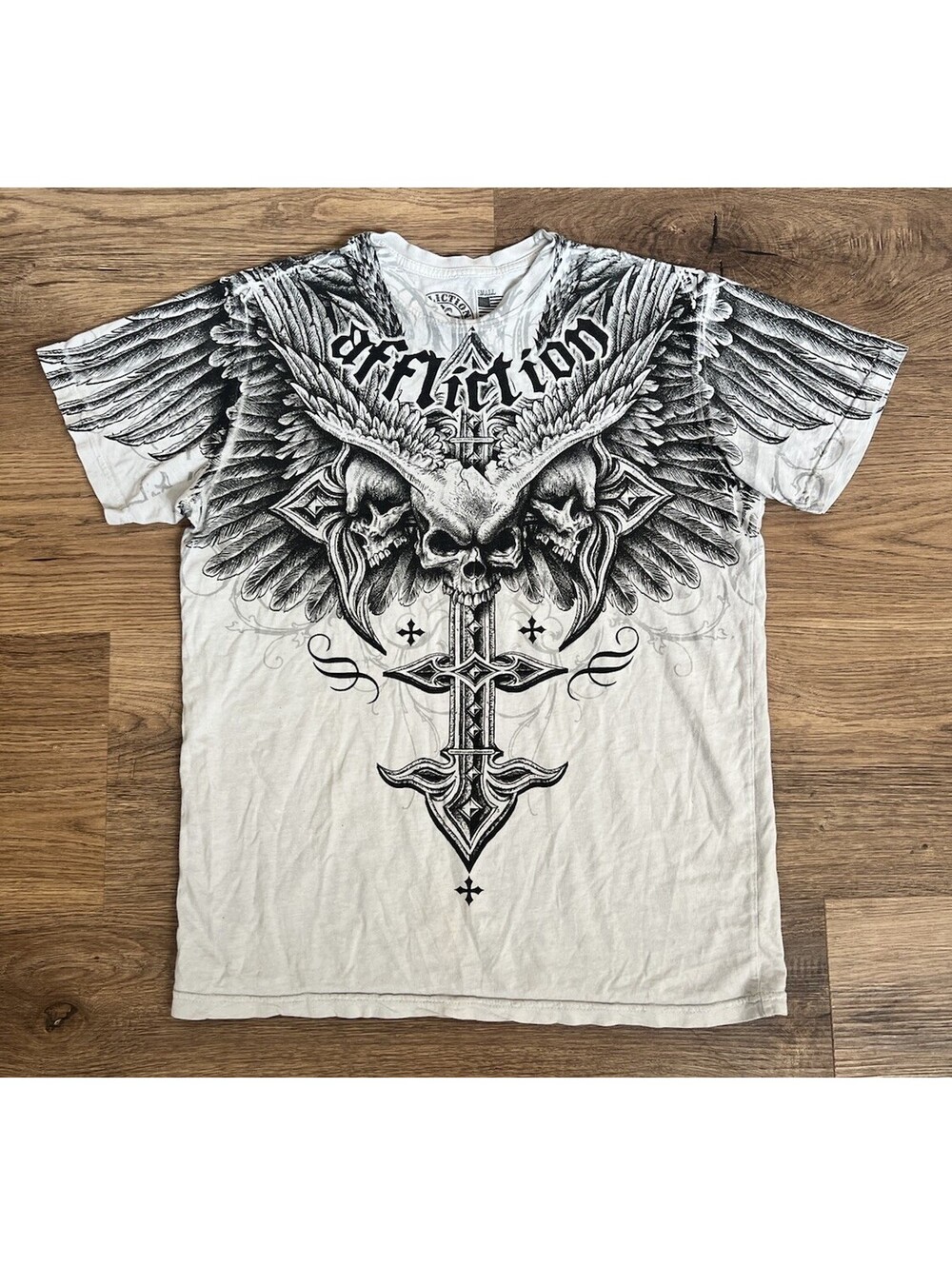 Affliction Graphic T-Shirt Skull Cross Wings Live Fast Off White Beige Small